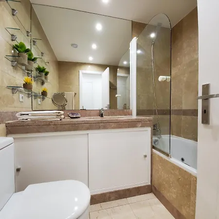 Luxury With Parking And Near Metro Apartment