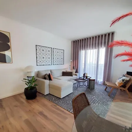 Luxury With Parking And Near Metro Lisbon