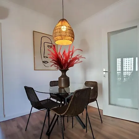 Luxury With Parking And Near Metro Apartment