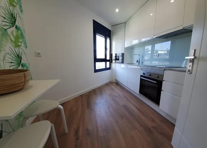 Luxury With Parking And Near Metro Lägenhet *