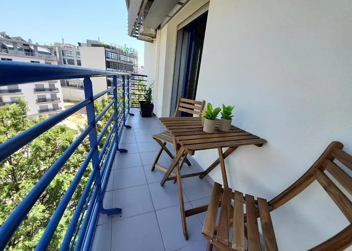 Luxury With Parking And Near Metro Lägenhet *