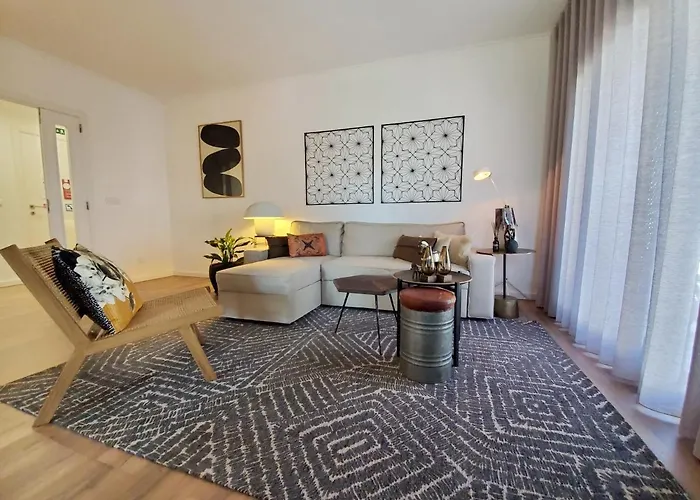 Luxury With Parking And Near Metro *