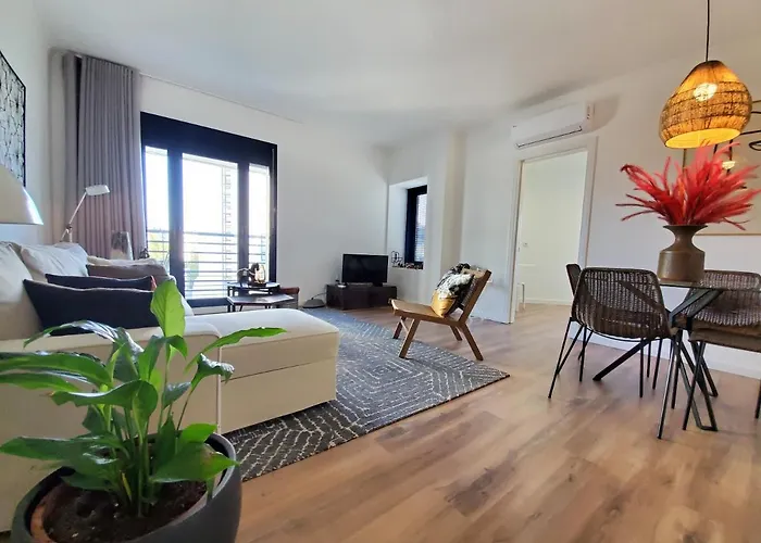 Luxury With Parking And Near Metro