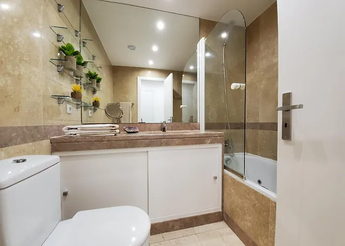Luxury With Parking And Near Metro Lejlighed