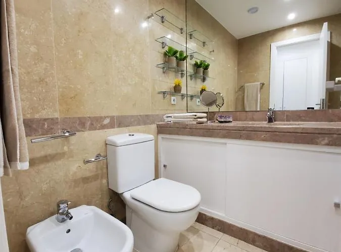 Luxury With Parking And Near Metro Lejlighed