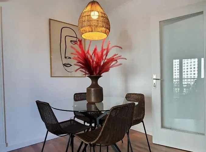 Luxury With Parking And Near Metro Lejlighed